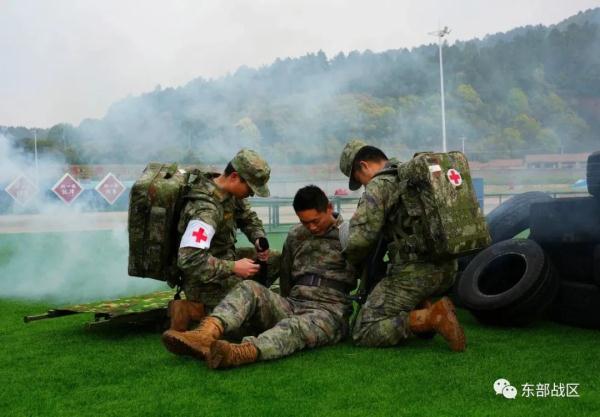 战伤救护现场，冲！