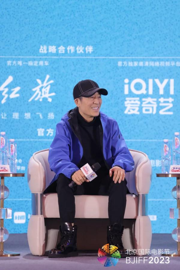 张艺谋电影大师班开讲：既然热爱，那便坚持