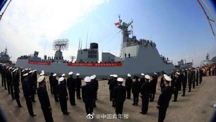 中国海军第四十四批护航编队从舟山起航