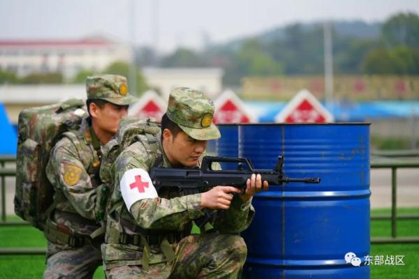 战伤救护现场，冲！