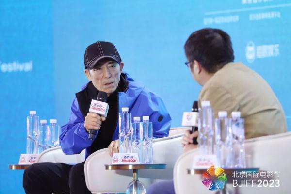 张艺谋电影大师班开讲：既然热爱，那便坚持