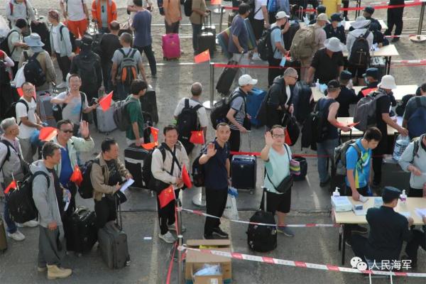 “看到中国人民解放军，我哭了！”这些画面安全感爆棚