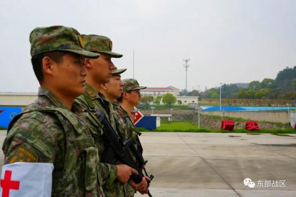 战伤救护现场，冲！