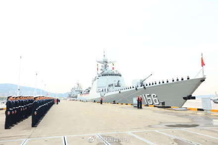 中国海军第四十四批护航编队从舟山起航