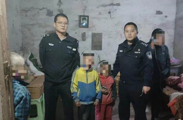 妹妹：我想老家的奶奶了！哥哥：走......