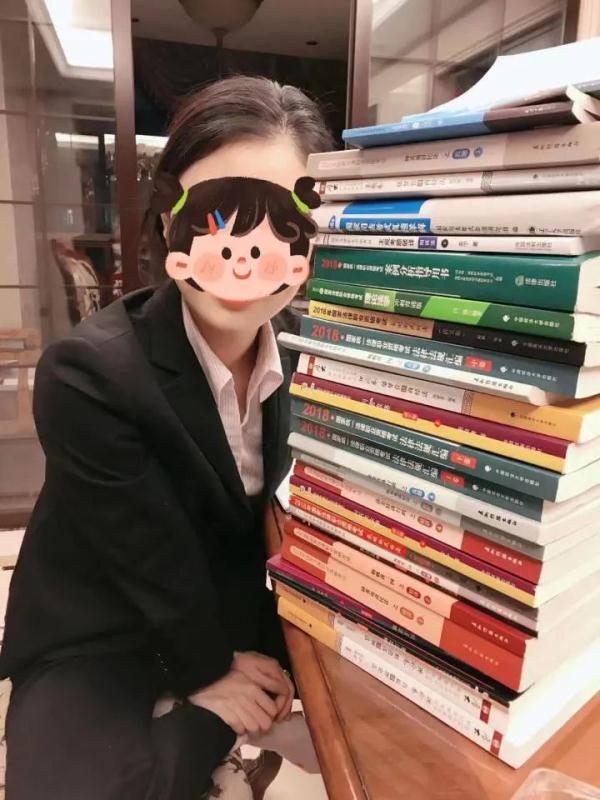 放弃50万年薪，从银行离职转行做律师！90后女生冲上热搜
