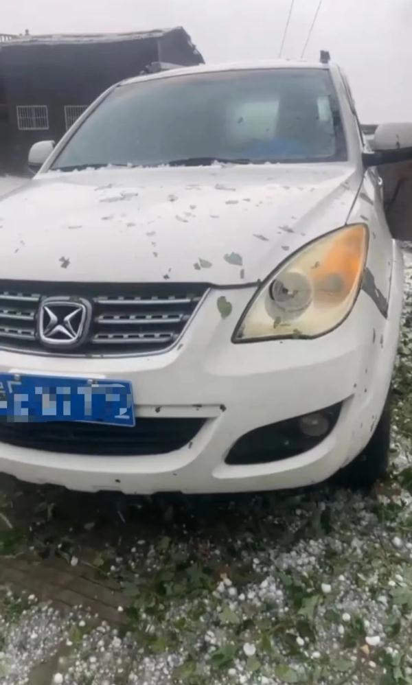 注意安全！贵州一地遭遇重大冰雹袭击，正在开展增雨防雹作业