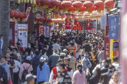 五一假期第一天的“人从众”模式 五一假期第一天的“人从众”模式