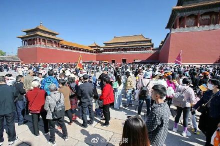 五一假期第一天的“人从众”模式 五一假期第一天的“人从众”模式