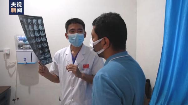 中国援外医生：白衣执甲 十年圆梦