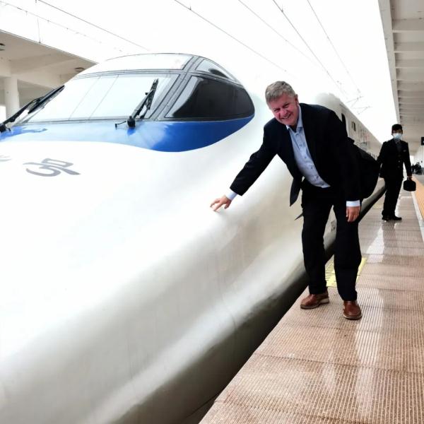 火到国外!联合国前高官也去淄博吃烧烤了 火到国外!联合国前高官也去淄博吃烧烤了