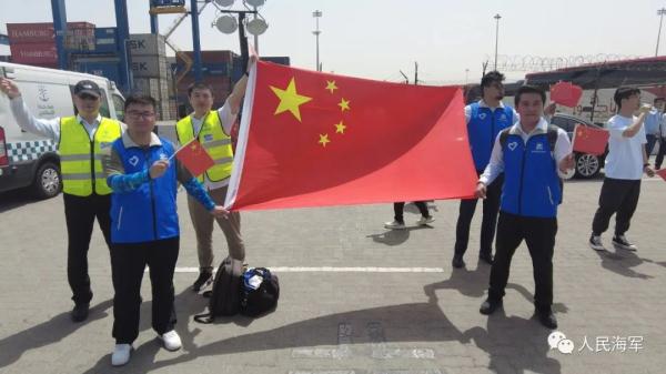 火爆网络的那个中国女同胞在苏丹为何嚎啕大哭？