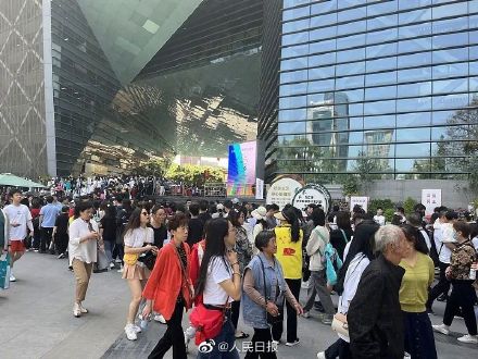 五一假期第一天的“人从众”模式 五一假期第一天的“人从众”模式