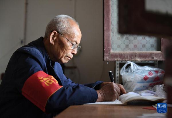 73岁老人守护文物41年