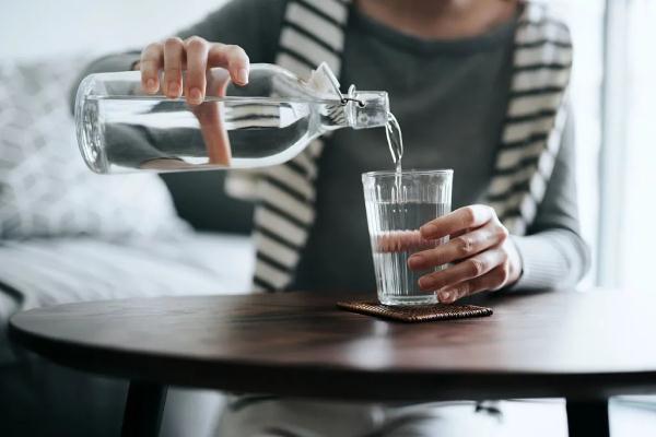 早上空腹喝水，比不吃早饭还伤身？