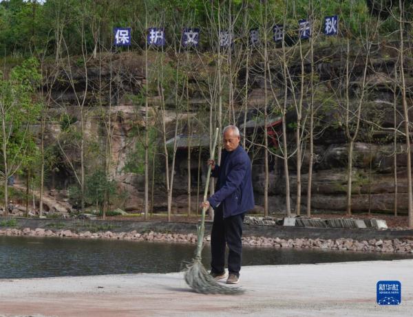 73岁老人守护文物41年
