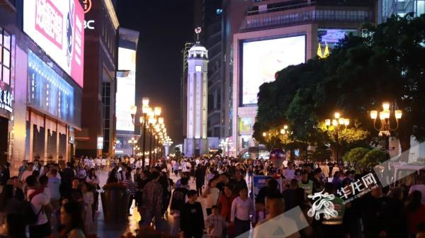 “五一”首日重庆热门景区火爆 120家旅游景区接待游客92.34万人次