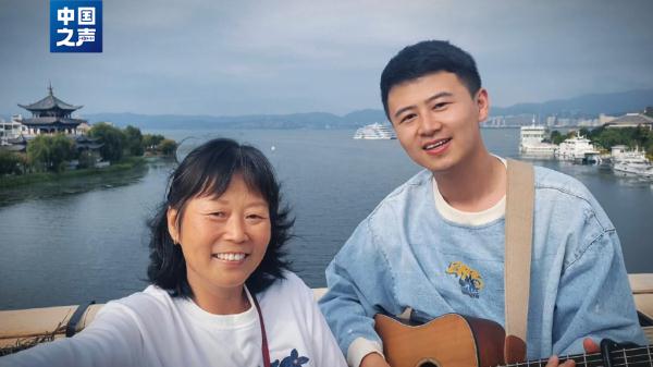妈妈确诊癌症晚期,小伙决定带她游遍中国 妈妈确诊癌症晚期,小伙决定带她游遍中国