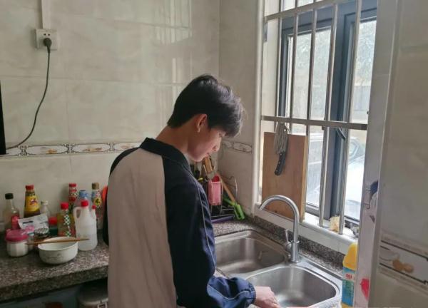 广西“飞镖少年”走红，因颜值出圈的他有这样的成长故事……