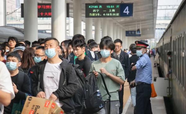 预计今日发送旅客360万人次左右，长三角铁路全力应对持续大客流