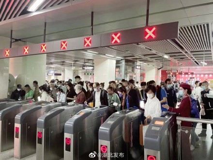 武汉地铁线网客流首次突破500万