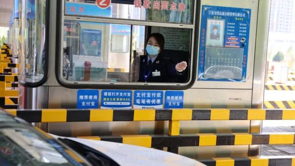 小长假首日,宁夏高速公路车流量达82.16万辆次! 小长假首日,宁夏高速公路车流量达82.16万辆次!