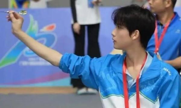广西“飞镖少年”走红，因颜值出圈的他有这样的成长故事……