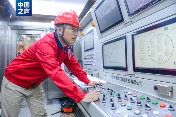 这位全国五一劳动奖章获得者,见证了国产“地下蛟龙”诞生 这位全国五一劳动奖章获得者,见证了国产“地下蛟龙”诞生