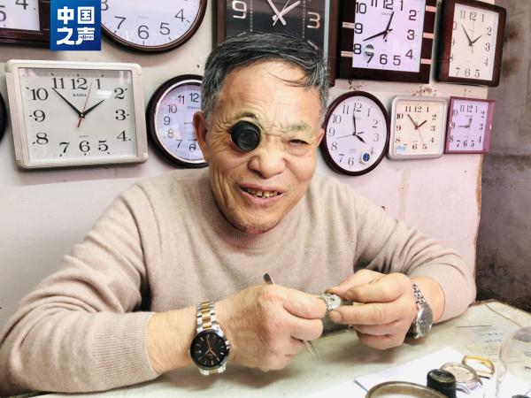 79岁修表师傅珍藏5个盒子，背后有很多动人故事