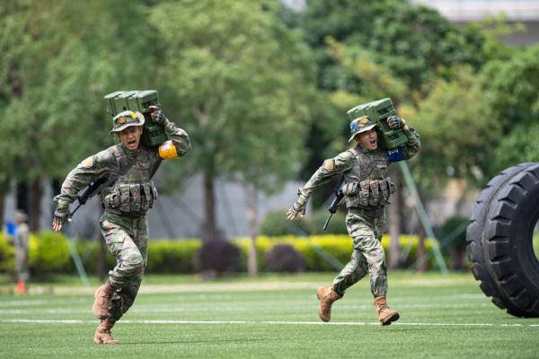 解放军驻澳门部队举行第十七次军营开放活动