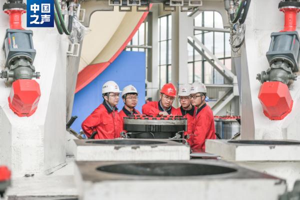 这位全国五一劳动奖章获得者,见证了国产“地下蛟龙”诞生 这位全国五一劳动奖章获得者,见证了国产“地下蛟龙”诞生