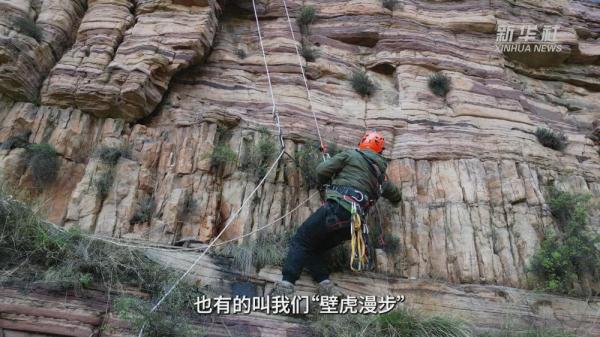 太行崖壁清危工