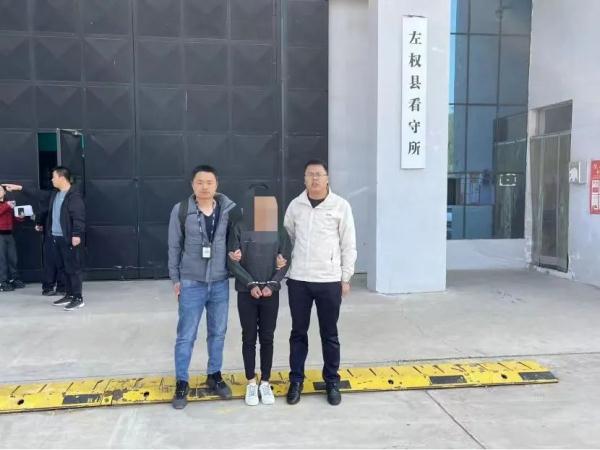 特种部队"少校军官"？抓！