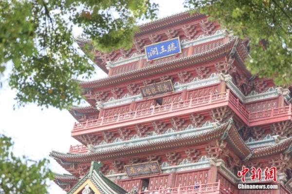 会背《滕王阁序》可免费游，多景区上演“背书热”