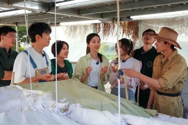 他们的劳动课居然直接上综艺，我也想去！什么时候轮到我们啊