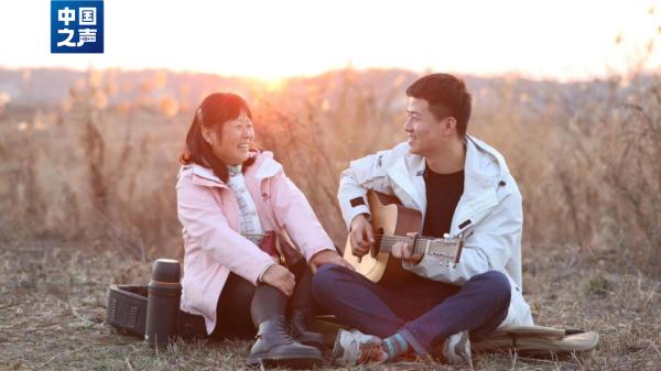 妈妈确诊癌症晚期，小伙卖掉房子，决定带她游遍中国！