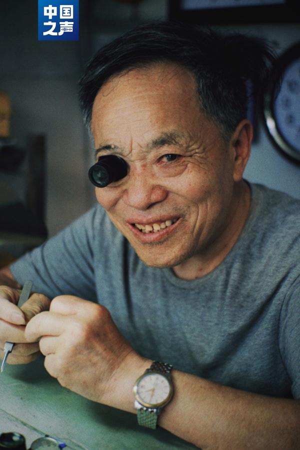 79岁修表师傅珍藏5个盒子，背后有很多动人故事