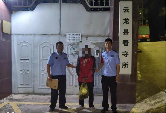 无端谩骂、攻击处警民警，一男子酒后袭警被刑事拘留