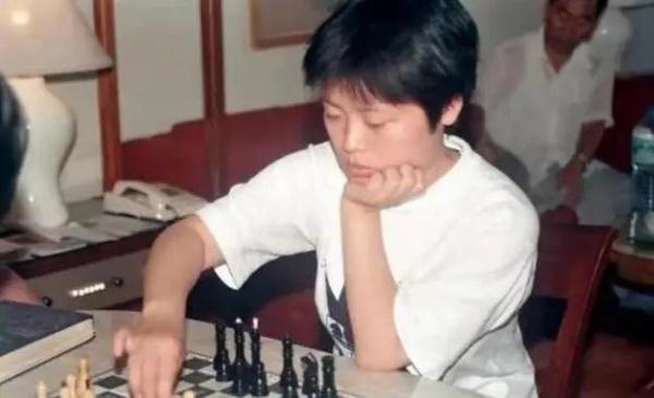 丁立人攀上的巅峰，中国国象跋涉了35年