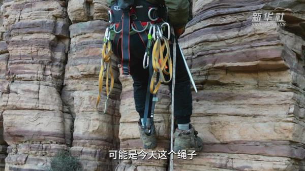 太行崖壁清危工