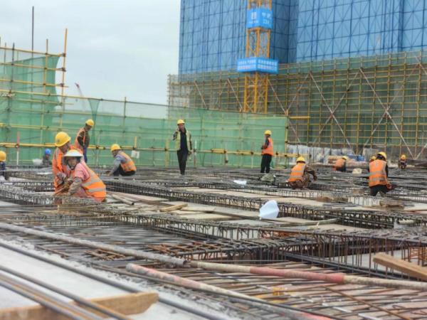 四川各地重点项目“五一”假期施工忙 四川各地重点项目“五一”假期施工忙