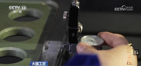 大国工匠 | 创新攻关脚步不停歇 给装甲车插上数控“翅膀”