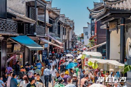 长沙靖港古镇蝶变开街