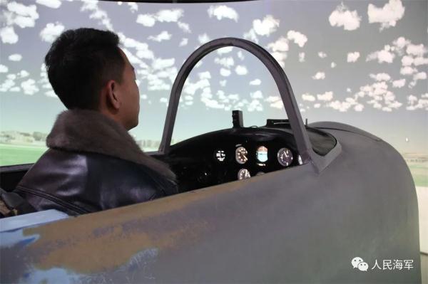 雏鹰砺羽，直击海军“双学籍”飞行学员的蓝天成人礼