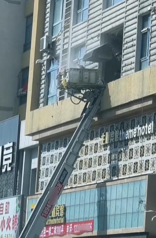 租户装修砸掉承重墙，全楼疏散，官方最新回应