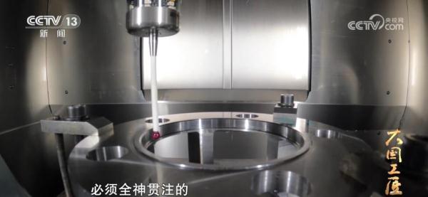 大国工匠 | 创新攻关脚步不停歇 给装甲车插上数控“翅膀”