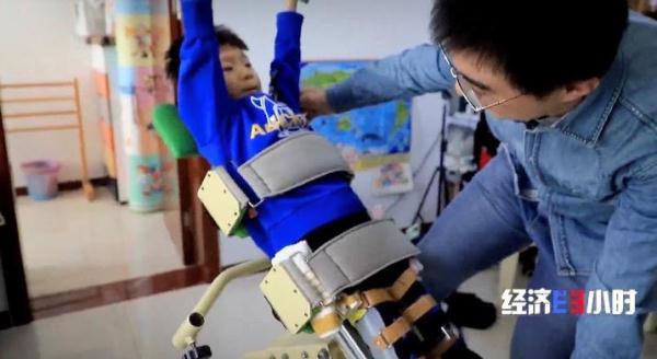 我国建起世界最大全民医疗保障网 “天价药”平均降价超50%→ 我国建起世界最大全民医疗保障网 “天价药”平均降价超50%→