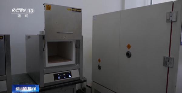 太空环境如此恶劣，为何国旗能保持鲜艳？