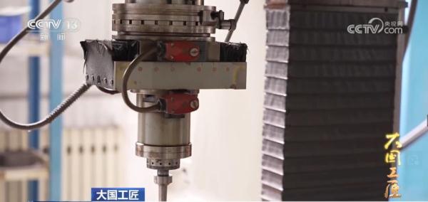 大国工匠 | 创新攻关脚步不停歇 给装甲车插上数控“翅膀”