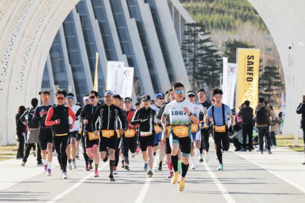 崇礼国际铁人两项挑战赛举行 崇礼国际铁人两项挑战赛举行